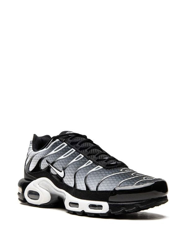 Nike Air Max Plus TN - Black & Silver